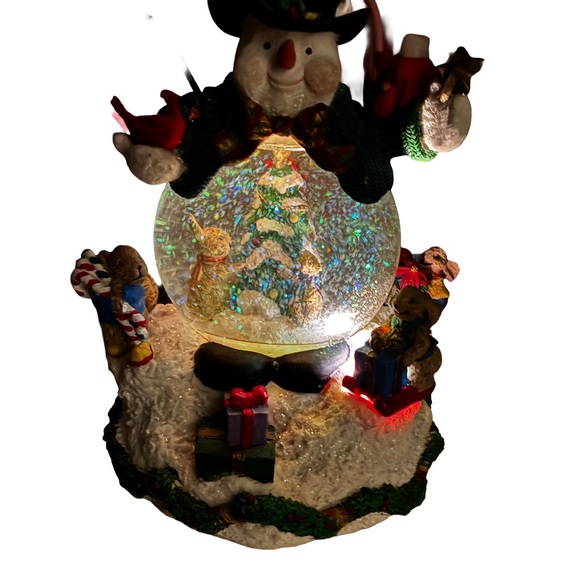 Vintage Avon Frosty Snowman Musical Lighted Snow Globe ⛄ - Picture 2 of 4
